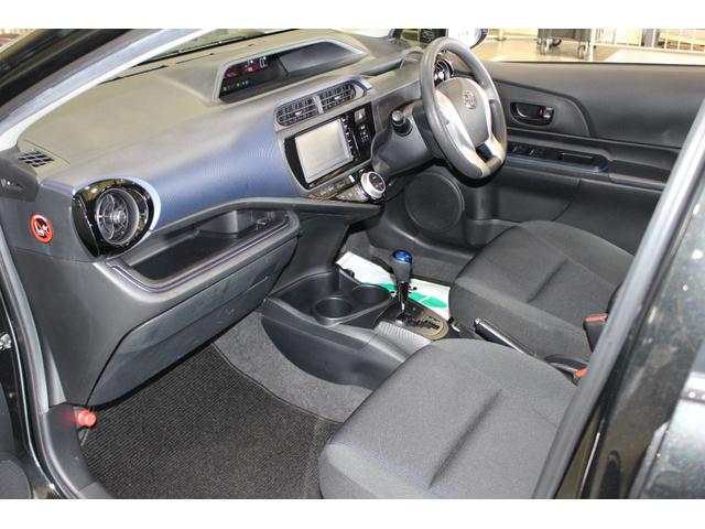 アクア Ｓ　禁煙車　ナビ　Ｂｌｕｅｔｏｏｔｈ　オートエアコン　純正ＬＥＤヘッドライト＆フォグランプ　純正１６インチアルミ　ＥＴＣ車載器　キーレス　オプションアームレスト　電動コーナーポール　新車ワンオーナー（43枚目）