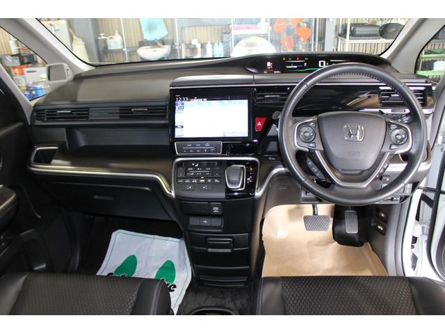 ステップワゴンスパーダ スパーダハイブリッドＧ・ＥＸホンダセンシングブラスタ　禁煙車　純正１０インチナビ　Ｂｌｕｅｔｏｏｔｈ　ＤＶＤ　フルセグＴＶ　バックカメラ　サイド＆カーテンエアバック　ＢＬＡＣＫＳＴＹＬＥ専用１６インチアルミ＆専用エクステリア　運転席＆助手席シートヒーター（13枚目）
