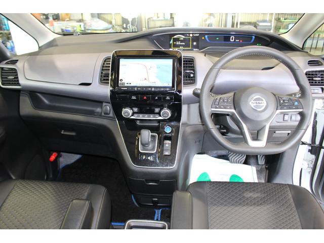 セレナ e-パワー ハイウェイスターV 禁煙車 プロパイロット パイオニア9インチナビ&フリップダウンモニター アラウンドビューモニター エマージェンシーブレーキ インテリジェントルームミラー 両側自動ドア 電動パーキングブレーキ 7人(13枚目)