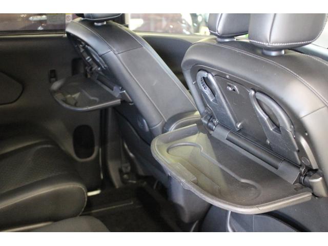 セレナ e-パワー ハイウェイスターV 禁煙車 プロパイロット パイオニア9インチナビ&フリップダウンモニター アラウンドビューモニター エマージェンシーブレーキ インテリジェントルームミラー 両側自動ドア 電動パーキングブレーキ 7人(18枚目)