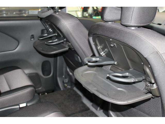 セレナ e-パワー ハイウェイスターV 福祉車両 セカンドスライドリフトアップシート ナビ アラウンドビューモニター 電動ブレーキ ステアリングヒーター 前席左右シートヒーター インテリジェントルームミラー ETC車載器 16AW 7人(17枚目)