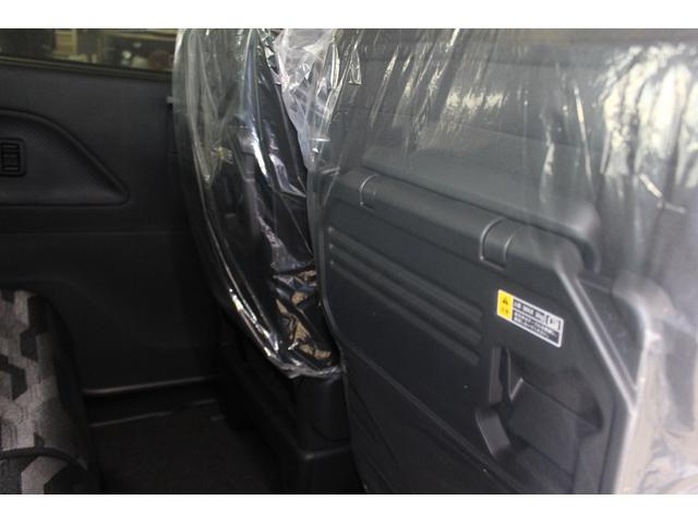 タント ファンクロス　禁煙車　届け出済未使用車　９ディスプレイオーディオ　パノラマカメラ　衝突被害軽減ブレーキ　両側自動ドア　撥水加工シート　前席左右シートヒーター　ロールサンシェイド＆シートバックテーブル　ＬＥＤライト（17枚目）