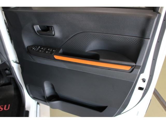 タント ファンクロス　禁煙車　届け出済未使用車　９ディスプレイオーディオ　パノラマカメラ　衝突被害軽減ブレーキ　両側自動ドア　撥水加工シート　前席左右シートヒーター　ロールサンシェイド＆シートバックテーブル　ＬＥＤライト（40枚目）