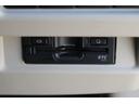 ハイブリッドＸＧ　禁煙車　ナビ　Ｂｌｕｅｔｏｏｔｈ　ＤＶＤ　ＥＴＣ車載器　キーフリーシステム　運転席シートヒーター　オートエアコン　オートライト　パーキングセンサー　ベージュ内装　シフォンアイボリーメタリック（34枚目）