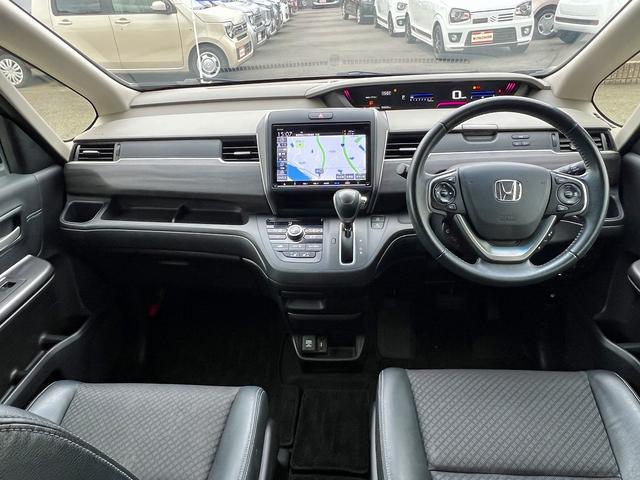 フリード G・ホンダセンシング☆ナビ☆Wパワスラ☆Bカメラ☆試乗OK☆ 純正8インチナビ☆フリップダウンモニター☆バックカメラ☆両側パワースライドドア☆LEDライト☆ハーフレザーシート☆シートヒーター☆ETC☆ホンダセンシング☆アダプティブクルーズC☆15AW☆試乗OK(3枚目)