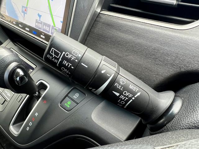フリード G・ホンダセンシング☆ナビ☆Wパワスラ☆Bカメラ☆試乗OK☆ 純正8インチナビ☆フリップダウンモニター☆バックカメラ☆両側パワースライドドア☆LEDライト☆ハーフレザーシート☆シートヒーター☆ETC☆ホンダセンシング☆アダプティブクルーズC☆15AW☆試乗OK(4枚目)