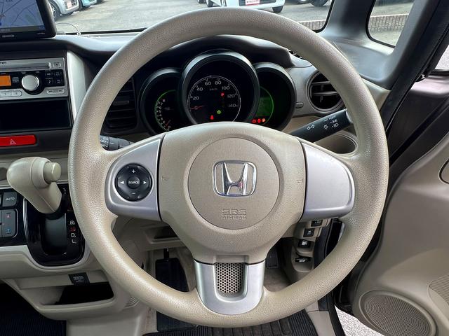 N-BOX G・Lパッケージ☆ポータブルナビ☆☆両側パワスラ☆試乗OK☆ ポータブルナビTV☆両側パワースライドドア☆スマートキー☆プッシュスタート☆オートエアコン☆14AW☆ベンチシート☆アームレスト☆ステアリモコン☆プライバシーガラス☆ABS☆走行4.8万K☆試乗OK(4枚目)