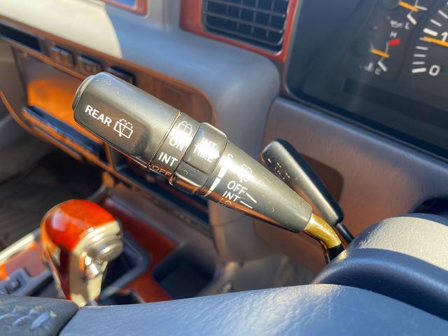 ランドクルーザー80 VXリミテッド☆5人乗り☆サンルーフ☆リフトUP☆試乗OK☆ 4WD☆1ナンバー登録☆5人乗り☆リフトアップ☆MKW16AW☆オープンカントリー☆サイドステップ☆ガナドールマフラー☆サンルーフ☆革調シートカバー☆ナビ☆バックカメラ☆ETC☆クルーズコントロール☆(5枚目)