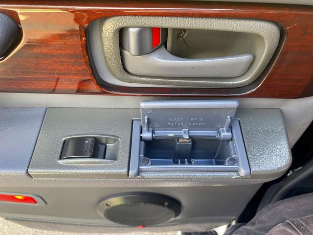 ランドクルーザー80 VXリミテッド☆5人乗り☆サンルーフ☆リフトUP☆試乗OK☆ 4WD☆1ナンバー登録☆5人乗り☆リフトアップ☆MKW16AW☆オープンカントリー☆サイドステップ☆ガナドールマフラー☆サンルーフ☆革調シートカバー☆ナビ☆バックカメラ☆ETC☆クルーズコントロール☆(31枚目)