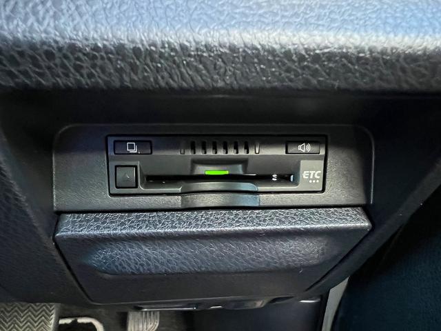 ヴォクシー ZS 煌III☆純正9インチナビ☆両側パワスラ☆試乗OK☆ 4WD☆純正9インチナビ☆フリップダウンモニター☆バックカメラ☆両側パワースライドドア☆革調シートカバー☆車高調☆LEDライト☆セーフティセンス☆スマートキー☆アイドリングストップ☆ETC☆試乗OK(19枚目)