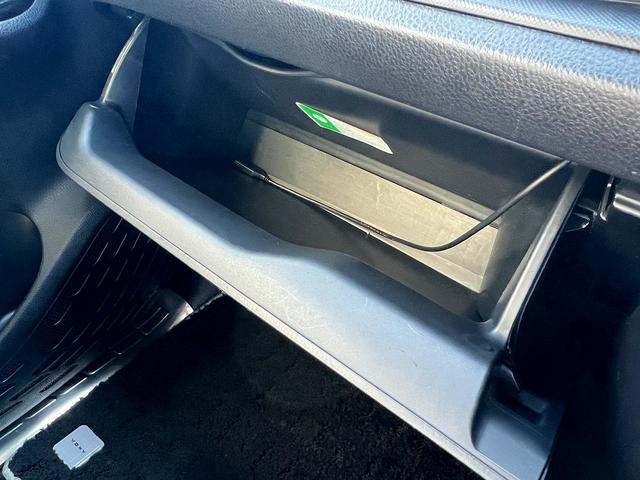 ヴォクシー ZS 煌III☆純正9インチナビ☆両側パワスラ☆試乗OK☆ 4WD☆純正9インチナビ☆フリップダウンモニター☆バックカメラ☆両側パワースライドドア☆革調シートカバー☆車高調☆LEDライト☆セーフティセンス☆スマートキー☆アイドリングストップ☆ETC☆試乗OK(22枚目)