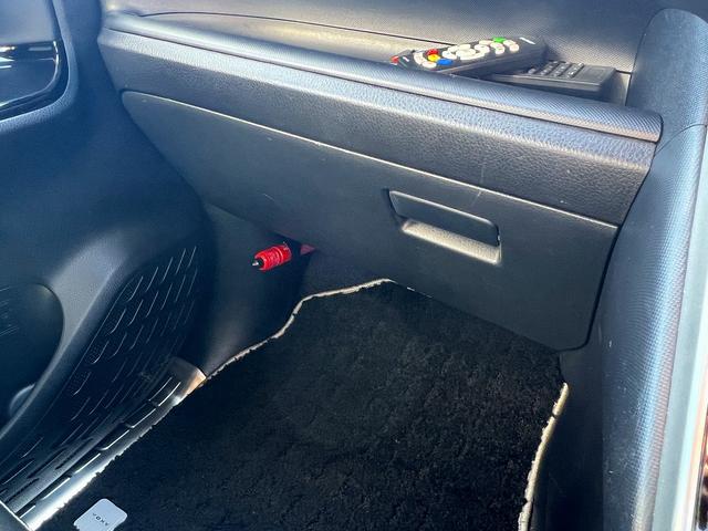 ヴォクシー ZS 煌III☆純正9インチナビ☆両側パワスラ☆試乗OK☆ 4WD☆純正9インチナビ☆フリップダウンモニター☆バックカメラ☆両側パワースライドドア☆革調シートカバー☆車高調☆LEDライト☆セーフティセンス☆スマートキー☆アイドリングストップ☆ETC☆試乗OK(31枚目)