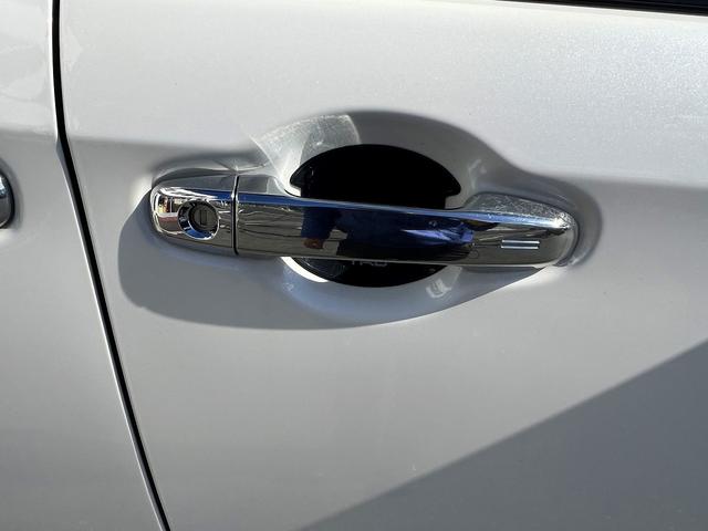 ヴォクシー ZS 煌III☆純正9インチナビ☆両側パワスラ☆試乗OK☆ 4WD☆純正9インチナビ☆フリップダウンモニター☆バックカメラ☆両側パワースライドドア☆革調シートカバー☆車高調☆LEDライト☆セーフティセンス☆スマートキー☆アイドリングストップ☆ETC☆試乗OK(43枚目)