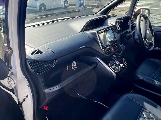 ヴォクシー ZS 煌III☆純正9インチナビ☆両側パワスラ☆試乗OK☆ 4WD☆純正9インチナビ☆フリップダウンモニター☆バックカメラ☆両側パワースライドドア☆革調シートカバー☆車高調☆LEDライト☆セーフティセンス☆スマートキー☆アイドリングストップ☆ETC☆試乗OK(65枚目)