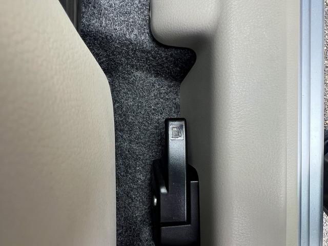 デイズ J☆SDナビ☆ヘッドライトレベライザー☆キーレス☆試乗OK☆ SDナビTV☆キーレスエントリー☆ETC☆ヘッドライトレベライザー☆ベンチシート☆アームレスト☆電動格納ミラー☆フロアマット☆ドアバイザー☆プライバシーガラス☆Wエアバッグ☆走行0.7万K☆試乗OK(18枚目)