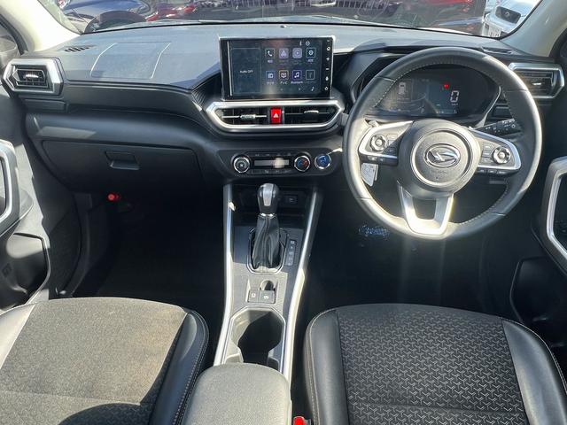 ロッキー プレミアムG HEV☆ディスプレイオーディオ☆試乗OK☆ ディスプレイオーディオ☆バックカメラ☆ハーフレザーシート☆前席シートヒーター☆LEDオートライト☆17AW☆スマートアシスト☆レーダークルーズC☆S-PDL☆電子パーキング☆電動格納ミラー☆試乗OK(3枚目)