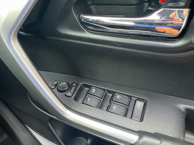 ロッキー プレミアムG HEV☆ディスプレイオーディオ☆試乗OK☆ ディスプレイオーディオ☆バックカメラ☆ハーフレザーシート☆前席シートヒーター☆LEDオートライト☆17AW☆スマートアシスト☆レーダークルーズC☆S-PDL☆電子パーキング☆電動格納ミラー☆試乗OK(19枚目)