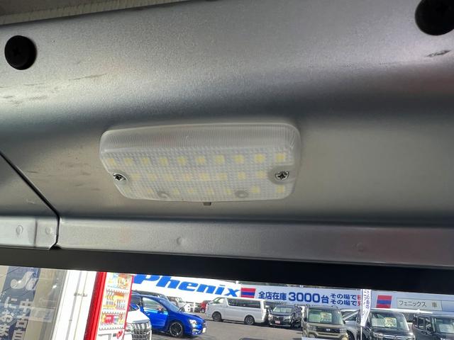 ハイゼットカーゴ クルーズターボＳＡＩＩＩ☆切替４ＷＤ☆キーレス☆試乗ＯＫ☆　切替４ＷＤ☆５速マニュアル☆スマートアシスト３☆純正メモリーナビ☆キーレス☆ＬＥＤオートライト☆ＬＥＤフォグ☆エコアイドル☆ヘッドシェルフ☆電格ミラー☆オートハイビーム☆ライトレベライザー☆試乗ＯＫ（17枚目）