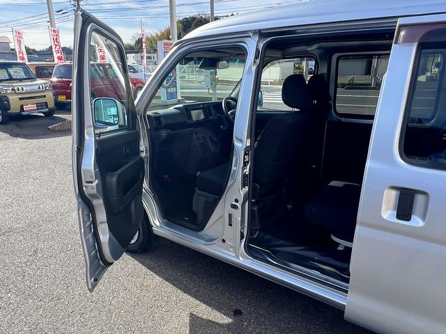 ハイゼットカーゴ クルーズターボＳＡＩＩＩ☆切替４ＷＤ☆キーレス☆試乗ＯＫ☆　切替４ＷＤ☆５速マニュアル☆スマートアシスト３☆純正メモリーナビ☆キーレス☆ＬＥＤオートライト☆ＬＥＤフォグ☆エコアイドル☆ヘッドシェルフ☆電格ミラー☆オートハイビーム☆ライトレベライザー☆試乗ＯＫ（37枚目）
