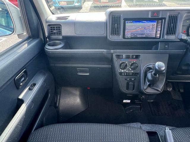 ハイゼットカーゴ クルーズターボＳＡＩＩＩ☆切替４ＷＤ☆キーレス☆試乗ＯＫ☆　切替４ＷＤ☆５速マニュアル☆スマートアシスト３☆純正メモリーナビ☆キーレス☆ＬＥＤオートライト☆ＬＥＤフォグ☆エコアイドル☆ヘッドシェルフ☆電格ミラー☆オートハイビーム☆ライトレベライザー☆試乗ＯＫ（65枚目）