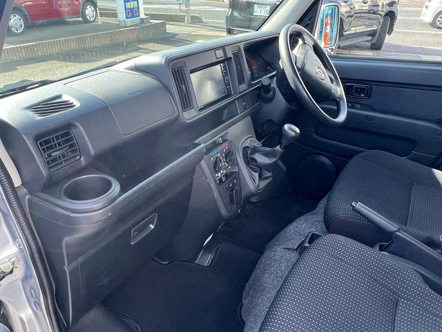 ハイゼットカーゴ クルーズターボＳＡＩＩＩ☆切替４ＷＤ☆キーレス☆試乗ＯＫ☆　切替４ＷＤ☆５速マニュアル☆スマートアシスト３☆純正メモリーナビ☆キーレス☆ＬＥＤオートライト☆ＬＥＤフォグ☆エコアイドル☆ヘッドシェルフ☆電格ミラー☆オートハイビーム☆ライトレベライザー☆試乗ＯＫ（67枚目）