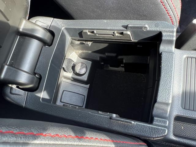 レヴォーグ １．６ＳＴＩスポーツアイサイト　ブラックセレクション　ワンオーナー☆９インチナビ☆サイド＆バックカメラ☆レカロ製ハーフレザーシート☆シートヒーター☆パワーシート☆ＬＥＤライト☆デジタルインナーミラー☆アイサイト☆ＢＳＭ☆１８ＡＷ☆走行４．９万Ｋ☆試乗ＯＫ（20枚目）