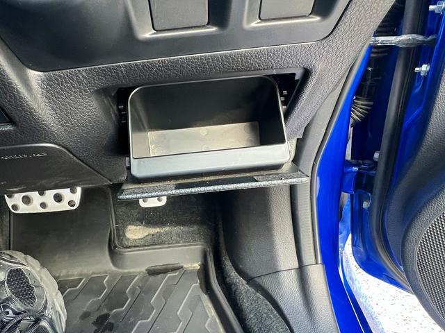 レヴォーグ １．６ＳＴＩスポーツアイサイト　ブラックセレクション　ワンオーナー☆９インチナビ☆サイド＆バックカメラ☆レカロ製ハーフレザーシート☆シートヒーター☆パワーシート☆ＬＥＤライト☆デジタルインナーミラー☆アイサイト☆ＢＳＭ☆１８ＡＷ☆走行４．９万Ｋ☆試乗ＯＫ（24枚目）