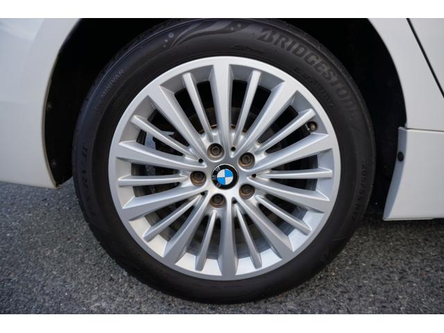 タイヤは溝はありますが、ひび割れが始まっていますので、４本交換をおすすめします。ご購入時は格安でタイヤをご提供させていただいていますので、お気軽にご相談ください。