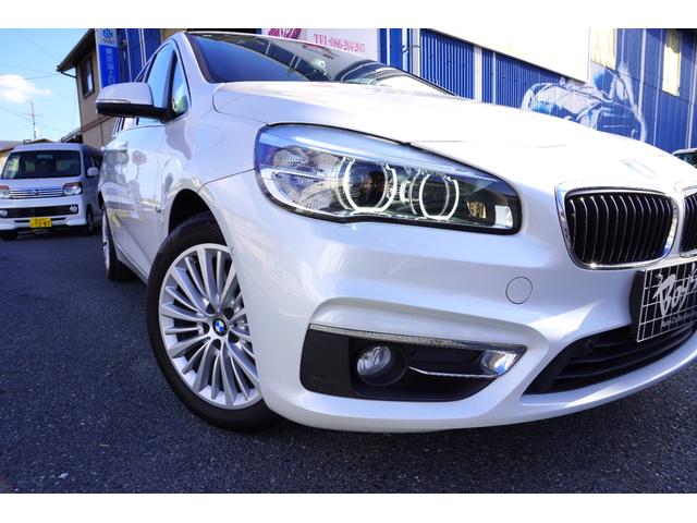 ヘッドライトも状態良いです！人と同じで目が輝いていると、車にもときめいちゃいます♪　【Ｇｏｏ鑑定】外装☆５（満点評価）のお車です。