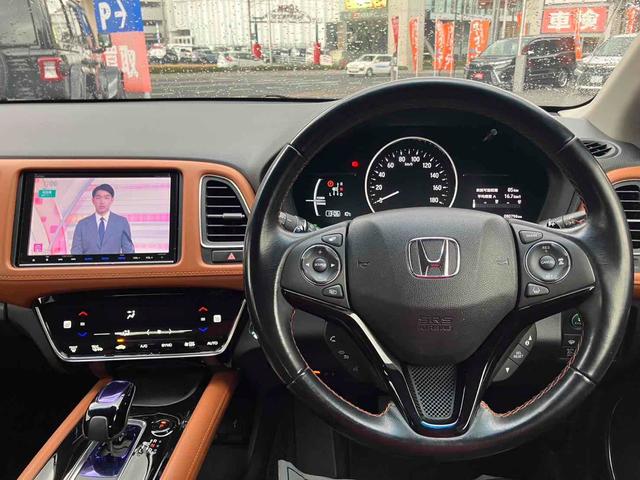 ヴェゼル ハイブリッドＺ・ホンダセンシング　ＥＴＣ　バックカメラ　オートクルーズコントロール　レーンアシスト　衝突被害軽減システム　ナビ　ＴＶ　オートライト　ＬＥＤヘッドランプ　アルミホイール　スマートキー　電動格納ミラー　シートヒーター（2枚目）