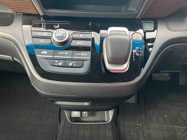 フリードハイブリッド ハイブリッド・クロスターホンダセンシング ETC バックカメラ ナビ TV オートクルーズコントロール レーンアシスト 衝突被害軽減システム 両側電動スライドドア LEDヘッドランプ スマートキー 電動格納ミラー シートヒーター 3列シート(6枚目)