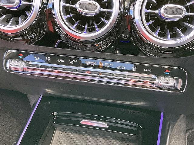 Ｂクラス Ｂ１８０　ＡＭＧライン　ＡＭＧレザーエクスクルーシブＰＫＧ　アドバンスドＰＫＧ　レーダーセーフティＰＫＧ　ナビゲーションＰＫＧ　パノラミックスライディングルーフ　アクティブパーキングアシスト　アダプティブハイビームアシスト（10枚目）
