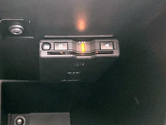 アバルト595 コンペティツィオーネ ABARTロゴ入Sabalt製革&アルカンターラコンビシート アルカンターラ貼メーターフード ツインデュアルマフラー Bremboレッドブレーキキャリパー KONI製FSDショックアブソーバー(11枚目)