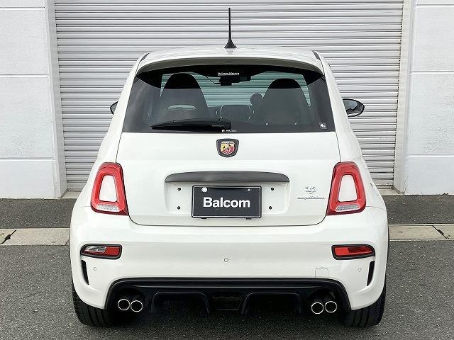 アバルト595 コンペティツィオーネ ABARTロゴ入Sabalt製革&アルカンターラコンビシート アルカンターラ貼メーターフード ツインデュアルマフラー Bremboレッドブレーキキャリパー KONI製FSDショックアブソーバー(20枚目)