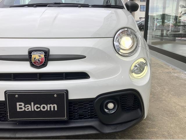 アバルト595 コンペティツィオーネ ABARTロゴ入Sabalt製革&アルカンターラコンビシート アルカンターラ貼メーターフード ツインデュアルマフラー Bremboレッドブレーキキャリパー KONI製FSDショックアブソーバー(23枚目)