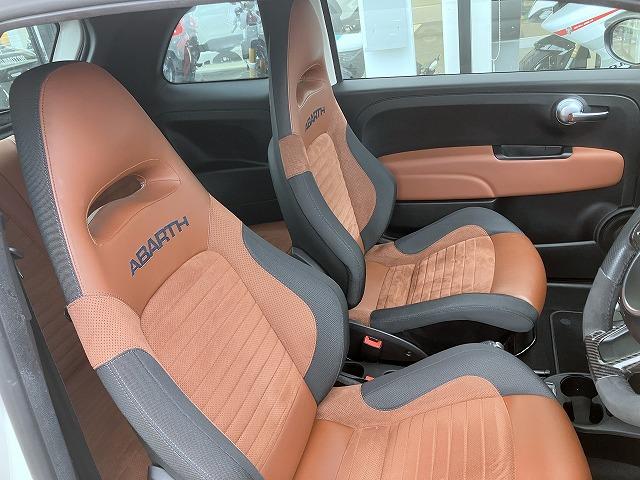 アバルト595 コンペティツィオーネ ABARTロゴ入Sabalt製革&アルカンターラコンビシート アルカンターラ貼メーターフード ツインデュアルマフラー Bremboレッドブレーキキャリパー KONI製FSDショックアブソーバー(36枚目)