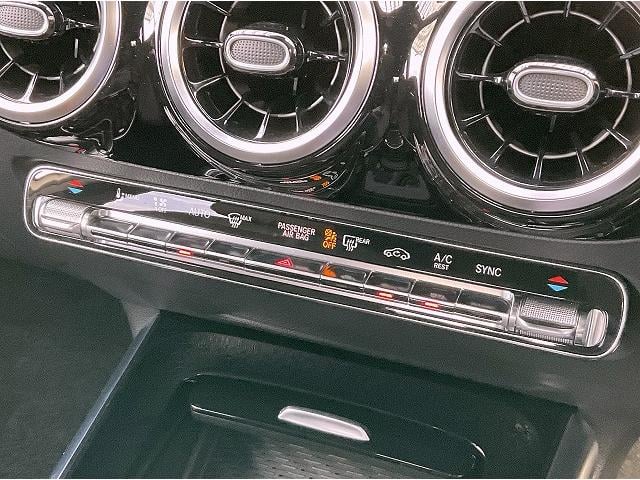 Ｂクラス Ｂ２００ｄ　ＡＭＧライン　レーダーセーフティＰＫＧ　ナビゲーションＰＫＧ　トラフィックサインアシスト　自動再発進機能　レーンチェンジアシスト　エマージェンシーストップアシスト　アダプティブハイビームアシストプラス（10枚目）