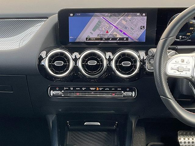 Bクラス B180 AMGライン レーダーセーフティPKG ナビゲーションPKG アダプティブハイビームアシスト ドライブアウェイアシスト リアクロストラッフィクアラート トラフィックサインアシスト アクティブレーンチェンジアシスト(5枚目)