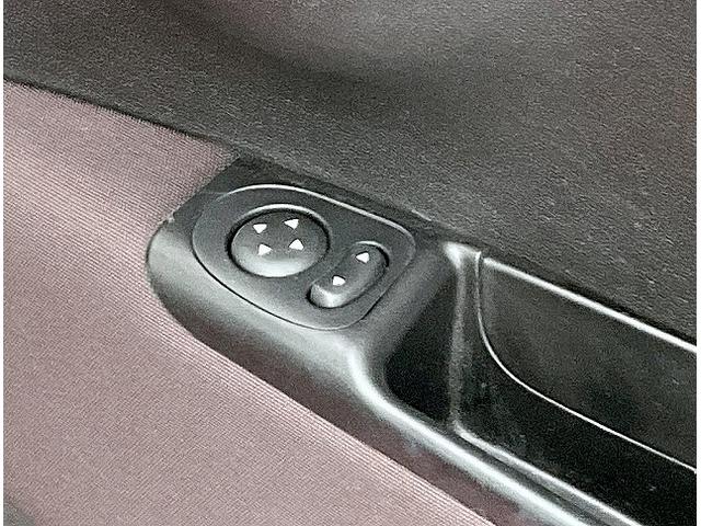 500 トロピカーレ 限定150台 ガラスルーフ 純正タッチスクリーンオーディオ 専用シート ヘッドランプウォッシャー フロントフォグライト 純正15インチアルミホイール アイドリングストップ リアパーキングサンサー(32枚目)