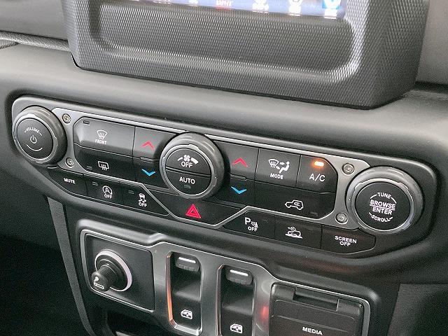 ジープ・ラングラー スポーツ ブラッハードトップ 7インチタッチパネルモニター アダプティブクルコン ブラインドスポットモニター リアクロスパスディテクション セレクトスピードTMコントロール フロント&サイド&バックカメラ(10枚目)