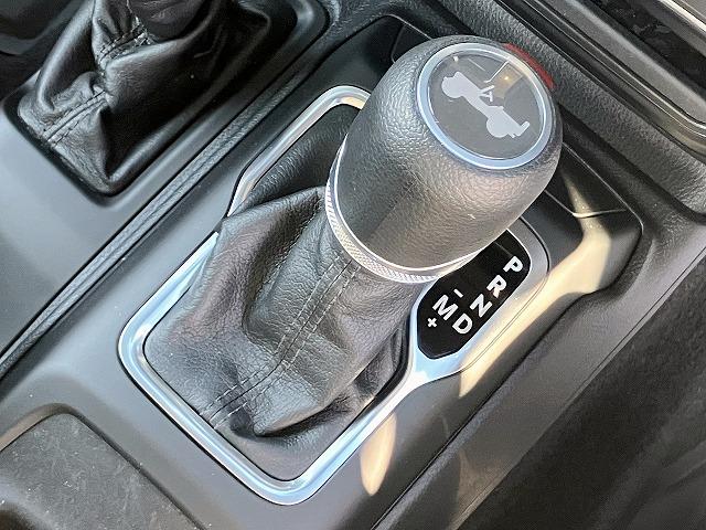 ジープ・ラングラー スポーツ ブラッハードトップ 7インチタッチパネルモニター アダプティブクルコン ブラインドスポットモニター リアクロスパスディテクション セレクトスピードTMコントロール フロント&サイド&バックカメラ(12枚目)