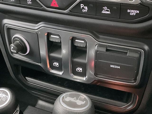 ジープ・ラングラー スポーツ ブラッハードトップ 7インチタッチパネルモニター アダプティブクルコン ブラインドスポットモニター リアクロスパスディテクション セレクトスピードTMコントロール フロント&サイド&バックカメラ(34枚目)