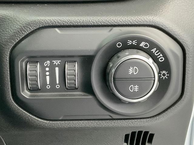 ジープ・ラングラー スポーツ ブラッハードトップ 7インチタッチパネルモニター アダプティブクルコン ブラインドスポットモニター リアクロスパスディテクション セレクトスピードTMコントロール フロント&サイド&バックカメラ(35枚目)