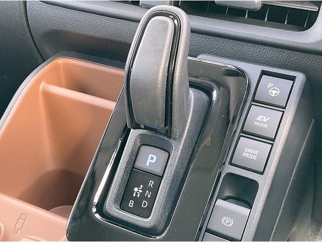 シエンタ ハイブリッドＺ　セーフティセンス　コンフォートＰＫＧ　トヨタチームメイト　サーキュレーター　パーキングサポートブレーキ　ブラインドスポットモニター　パノラミックビューモニター　レーダークルーズコントロール（12枚目）