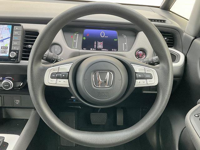 フィット ｅ：ＨＥＶネス　ホンダセンシング　衝突軽減ブレーキ　アダプティブクルーズコントロール　誤発進後方誤発進抑制機能　車線維持支援システム　路外逸脱制御機能　近距離衝突軽減ブレーキ　オートハイビーム　標識認識機能（11枚目）