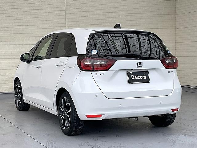 フィット ｅ：ＨＥＶネス　ホンダセンシング　衝突軽減ブレーキ　アダプティブクルーズコントロール　誤発進後方誤発進抑制機能　車線維持支援システム　路外逸脱制御機能　近距離衝突軽減ブレーキ　オートハイビーム　標識認識機能（17枚目）