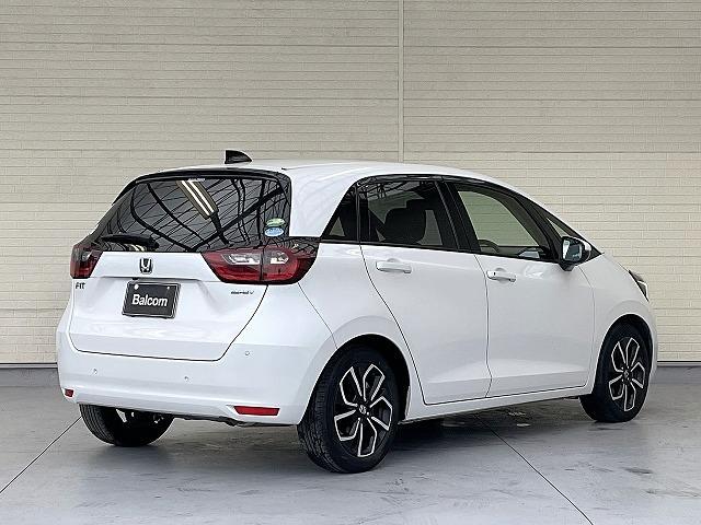 フィット ｅ：ＨＥＶネス　ホンダセンシング　衝突軽減ブレーキ　アダプティブクルーズコントロール　誤発進後方誤発進抑制機能　車線維持支援システム　路外逸脱制御機能　近距離衝突軽減ブレーキ　オートハイビーム　標識認識機能（22枚目）