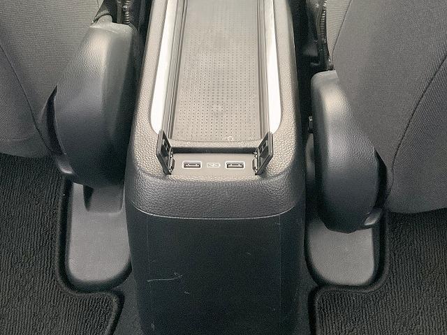 フィット ｅ：ＨＥＶネス　ホンダセンシング　衝突軽減ブレーキ　アダプティブクルーズコントロール　誤発進後方誤発進抑制機能　車線維持支援システム　路外逸脱制御機能　近距離衝突軽減ブレーキ　オートハイビーム　標識認識機能（36枚目）