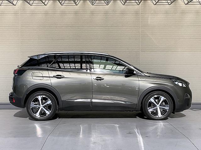 �����X�ƕ��݂��Đ�p�t�B�����E�R�[�e�B���O�u�[�X�i���K�a�l�v�f�B�[���[�w��H��j���������܂��̂ŁA���[�ԑO�̃R�[�e�B���O�Ȃǂ��C�y�ɂ����k���������܂���