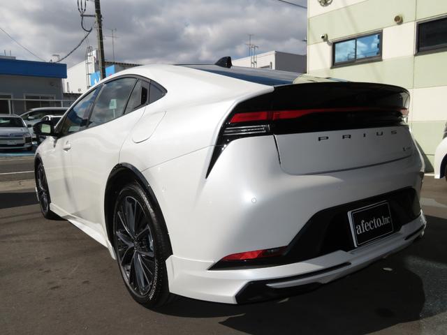 プリウス Ｚ　１２．３ディスプレイオーディオＰＬＵＳ　パノラミックビューモニター　パノラマルーフ　デジタルインナーミラー　前後ドラレコ　ＢＳＭ　パワーバックドア　合皮パワーシート　モデリスタエアロ　登録済未使用車（7枚目）
